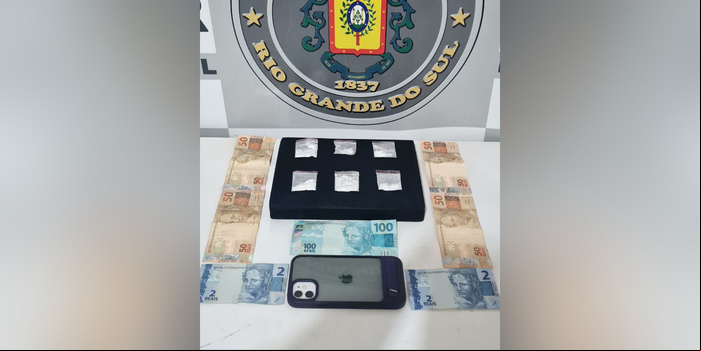 Capa 3° RPMon da BM prende casal por tráfico de drogas em Guaporé-RS