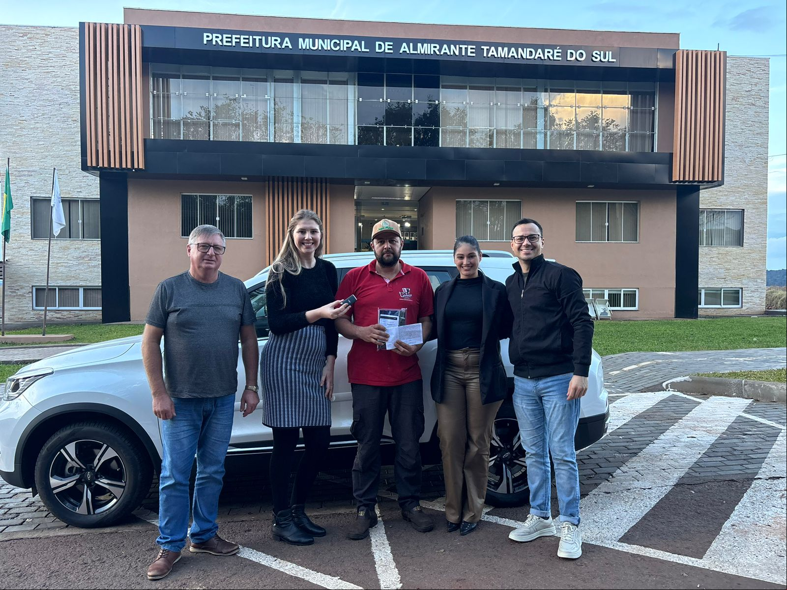Capa Almirante Tamandaré do Sul reforça frota da saúde com aquisição de novo veículo